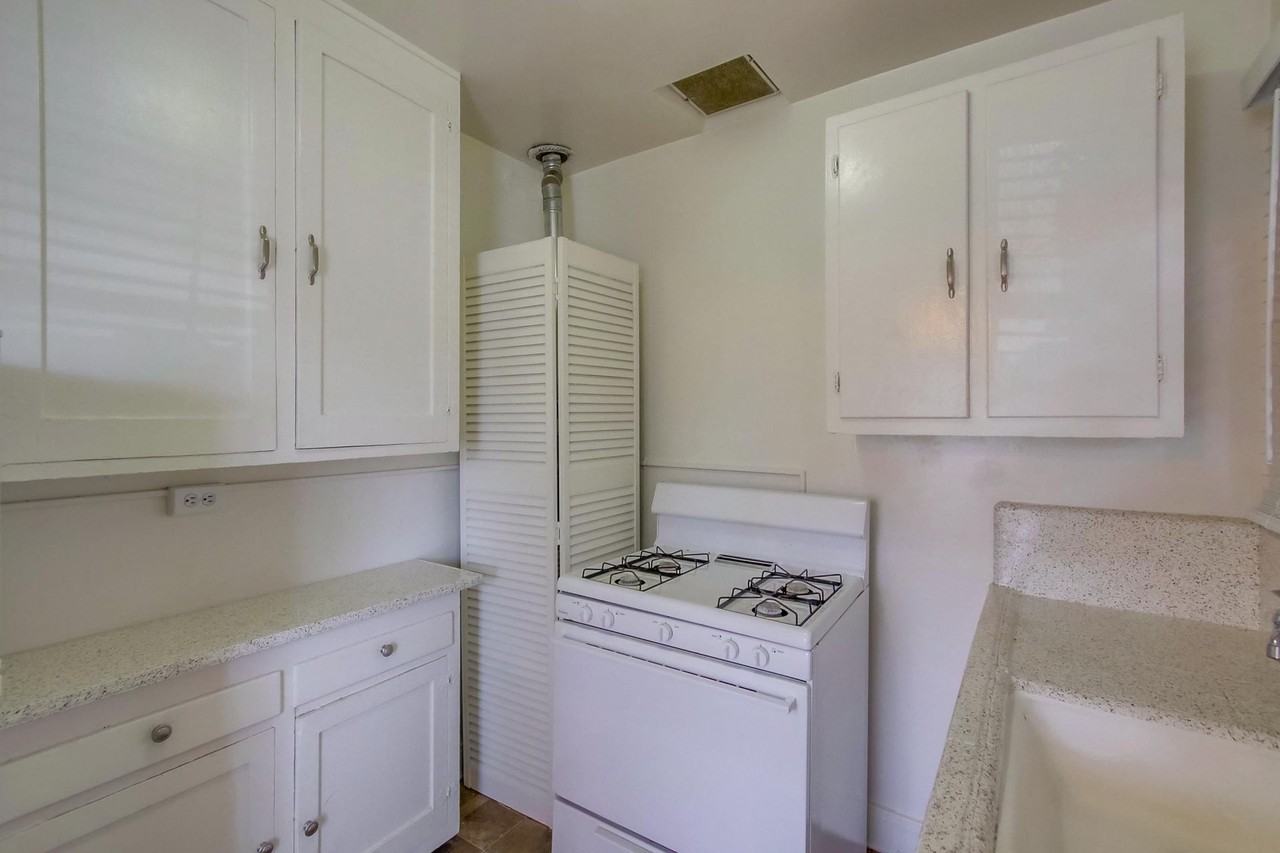 3523 1/2 6th Ave - Photo 5 of 19