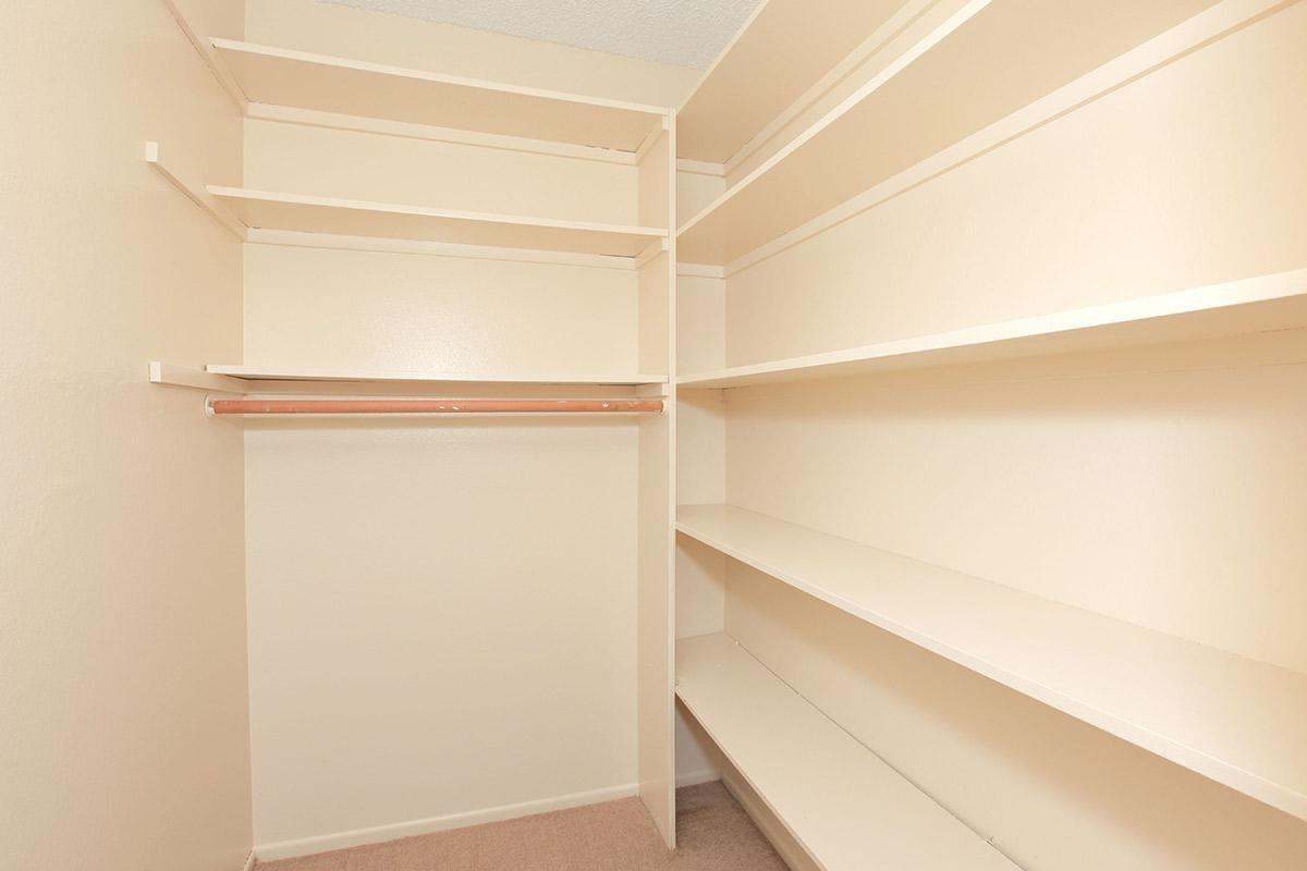 Raintree Garden Apartments - Photo 5 of 26