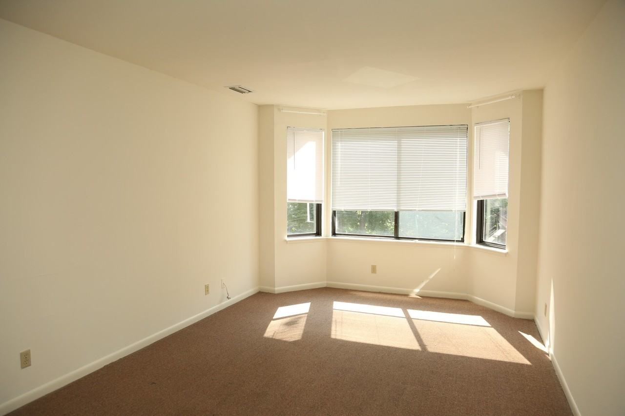 1513 Virginia Ave - Photo 5 of 19