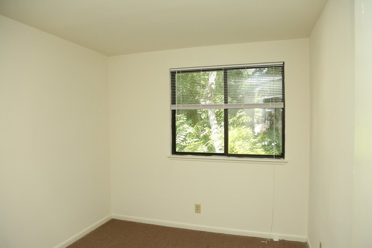 1513 Virginia Ave - Photo 7 of 19