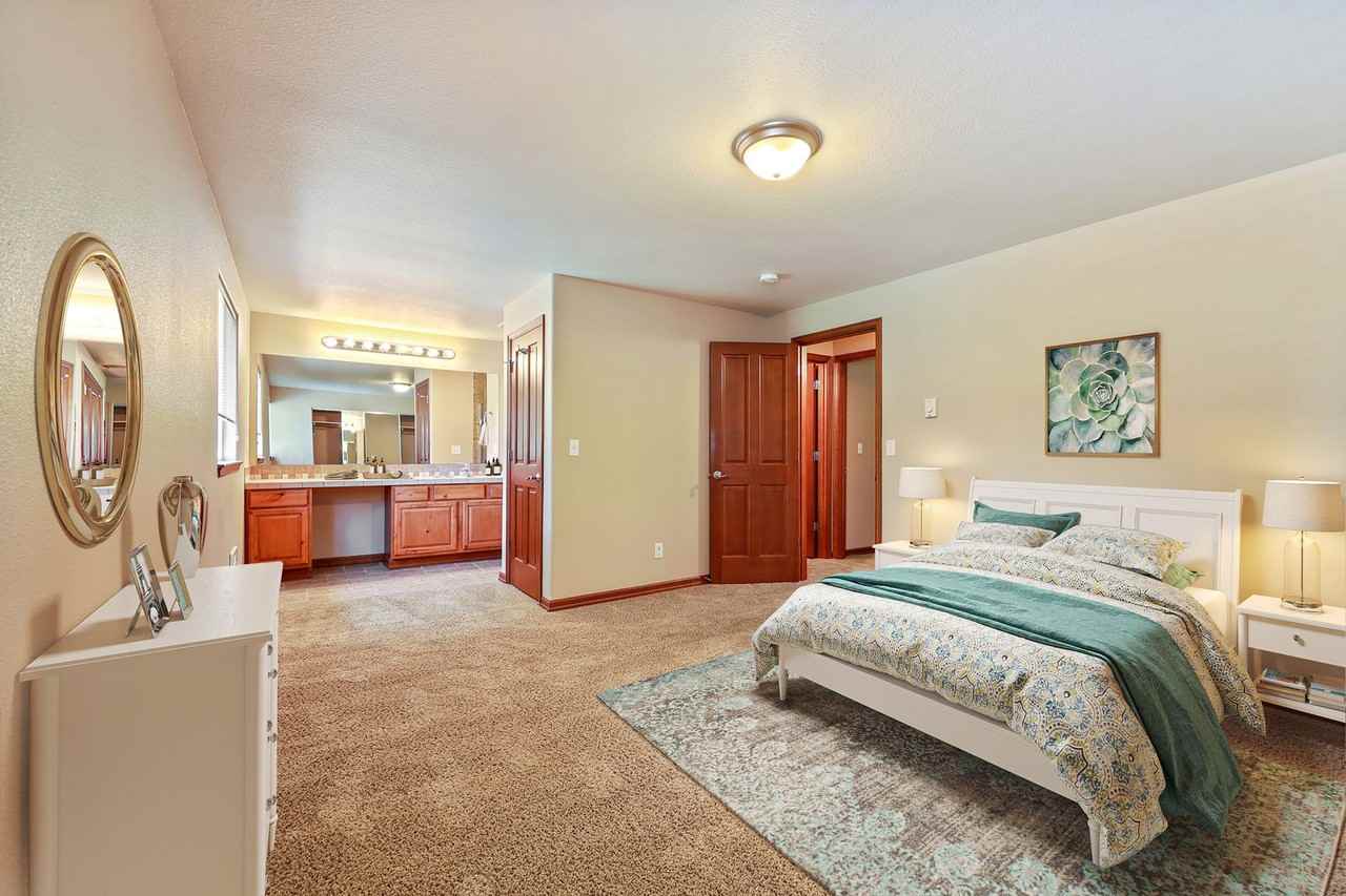 Summers Manor - Photo 4 of 16