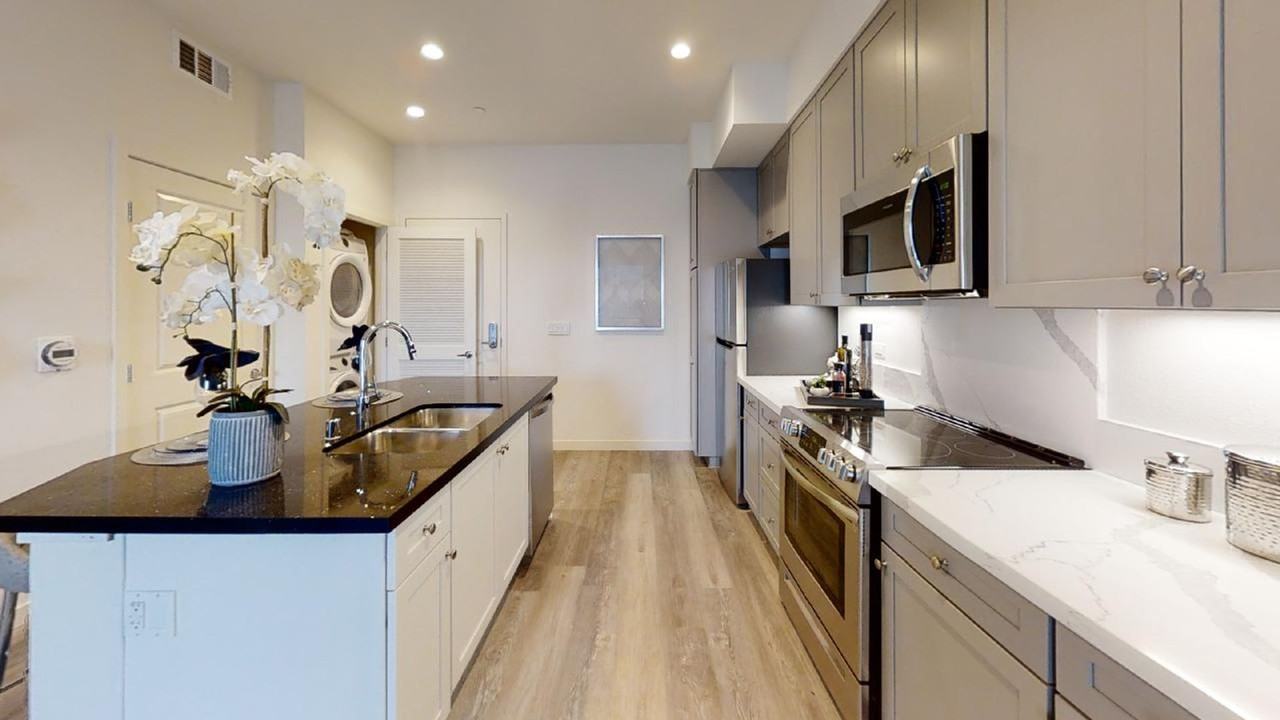 78 West Apartments - Photo 7 of 34