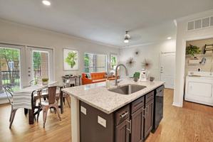 featured image of 501 E Stassney Ln