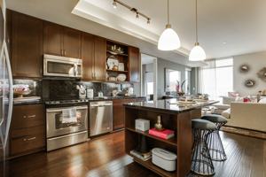 featured image of 214 Barton Springs Rd