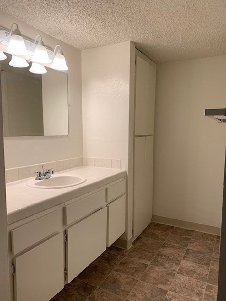 Parkside Apartments - Photo 2 of 10