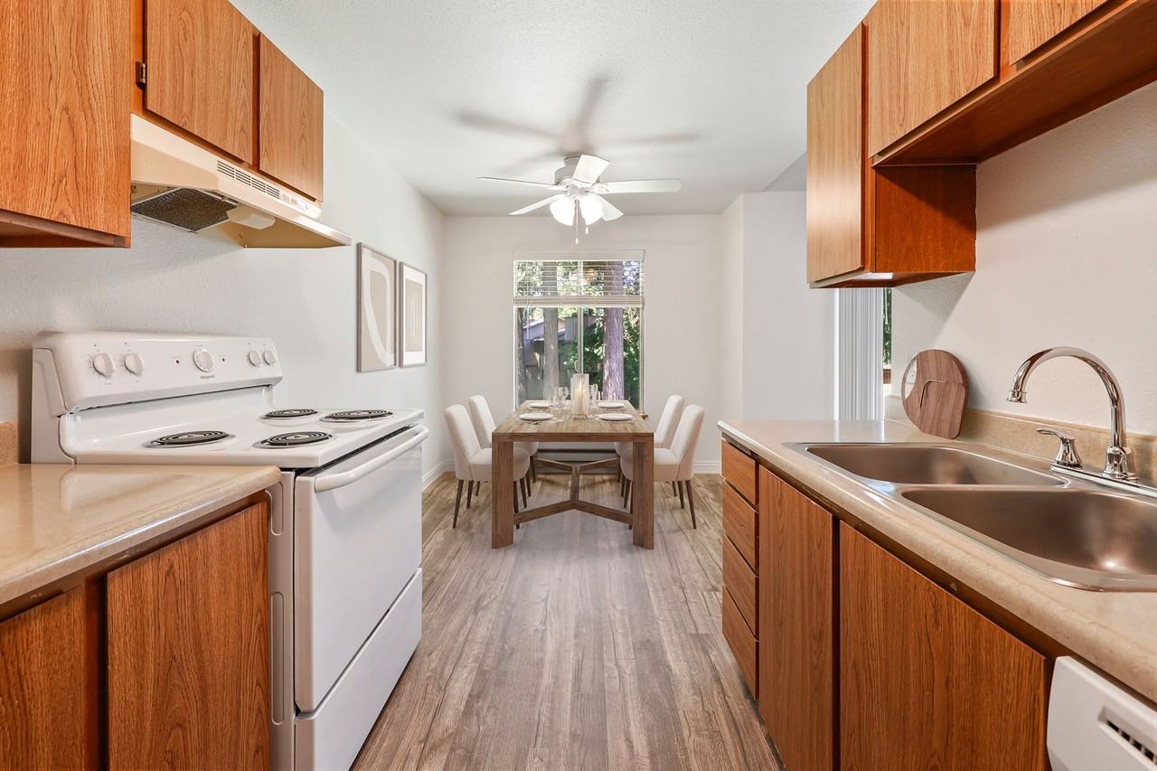 Sherwood Glen - Photo 7 of 9