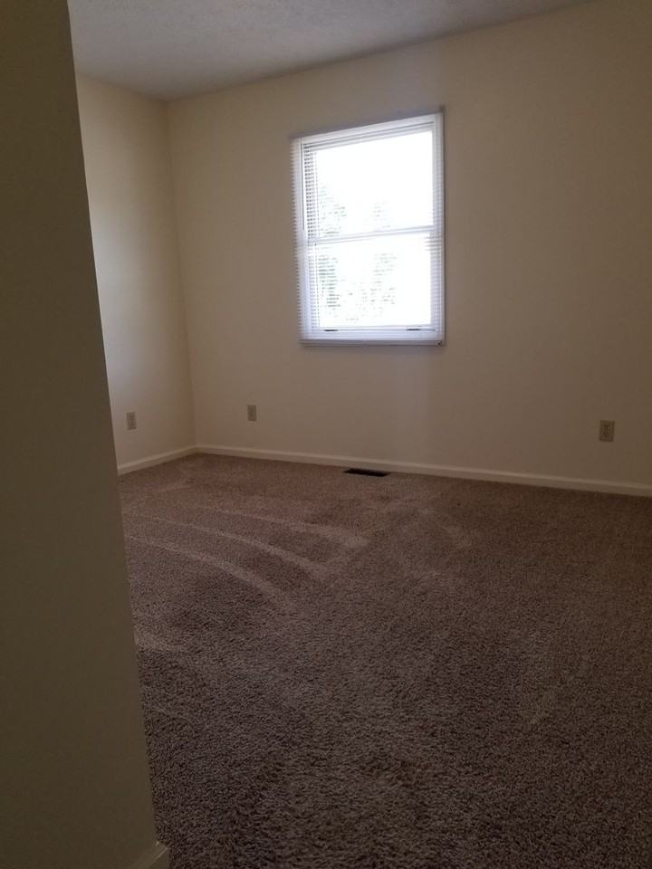 108 Alderman Dr - Photo 4 of 13
