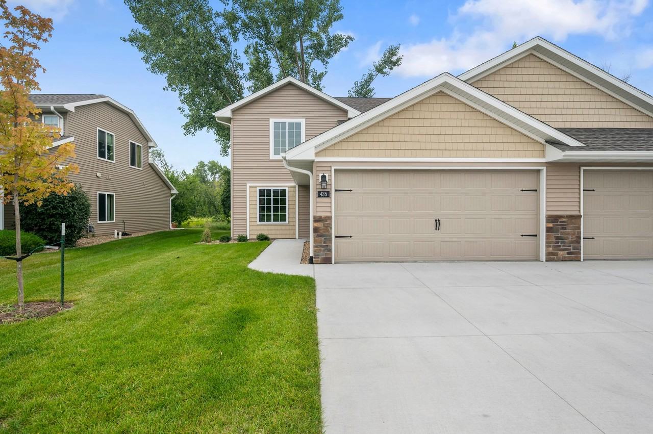 Executive Duplex - Photo 2 of 15