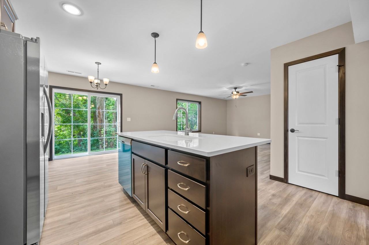 Executive Duplex - Photo 3 of 15