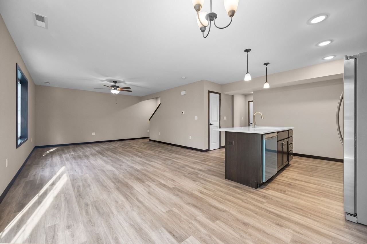 Executive Duplex - Photo 4 of 15