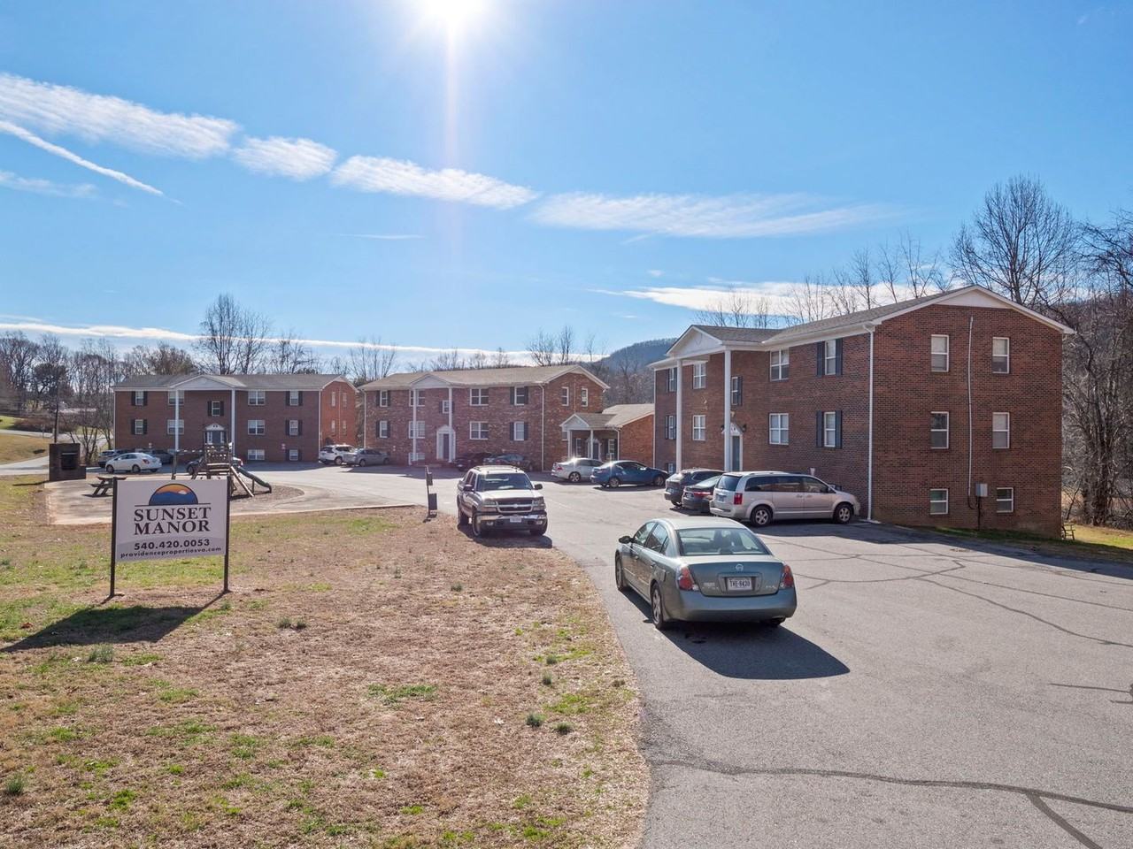 Sunset Manor Apartments - Photo 3 of 50