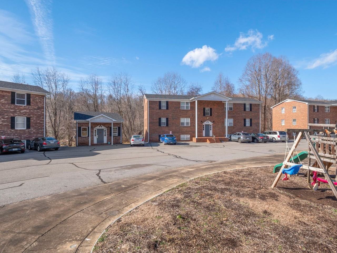 Sunset Manor Apartments - Photo 5 of 50