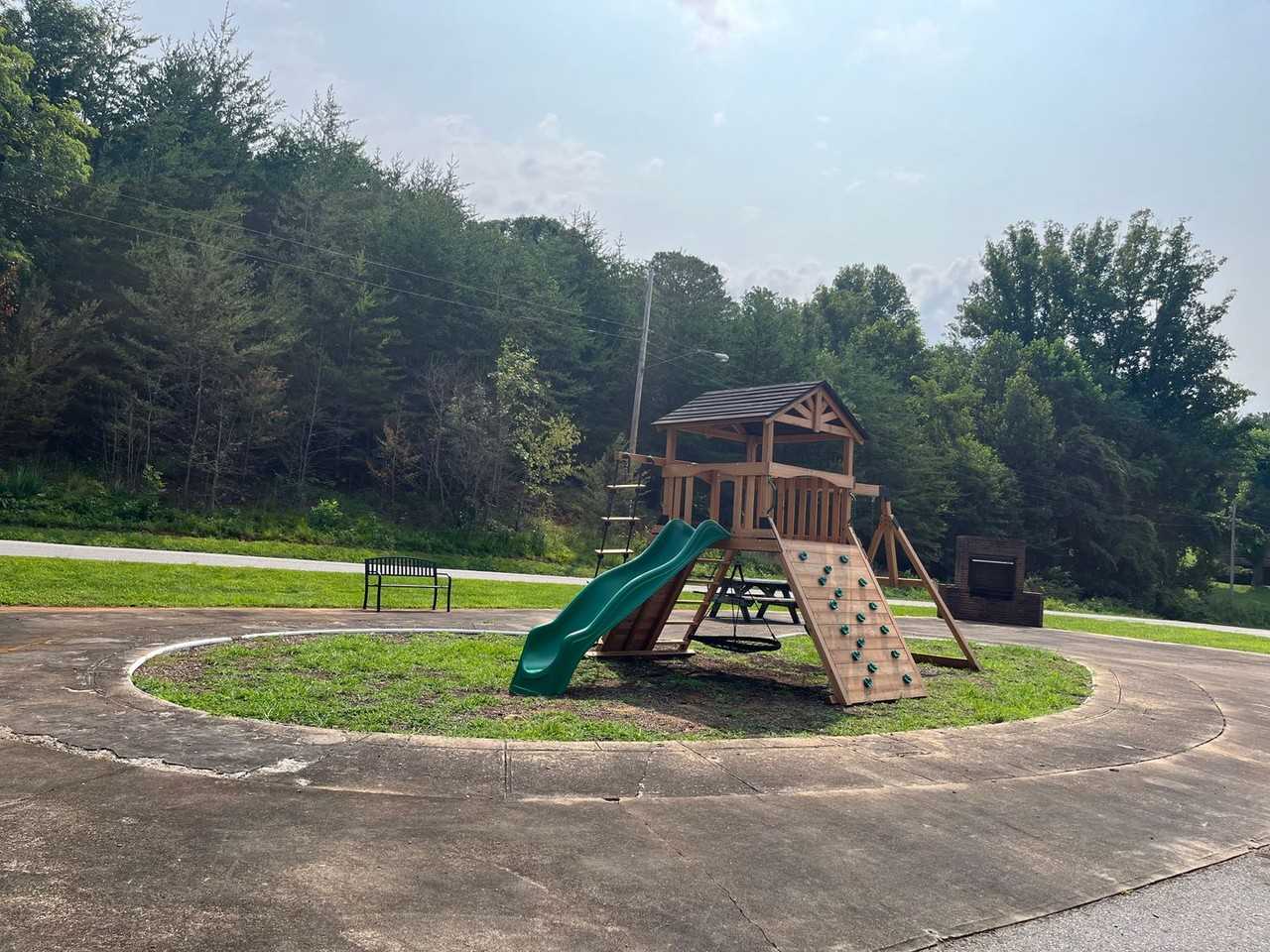 Sunset Manor Apartments - Photo 6 of 50