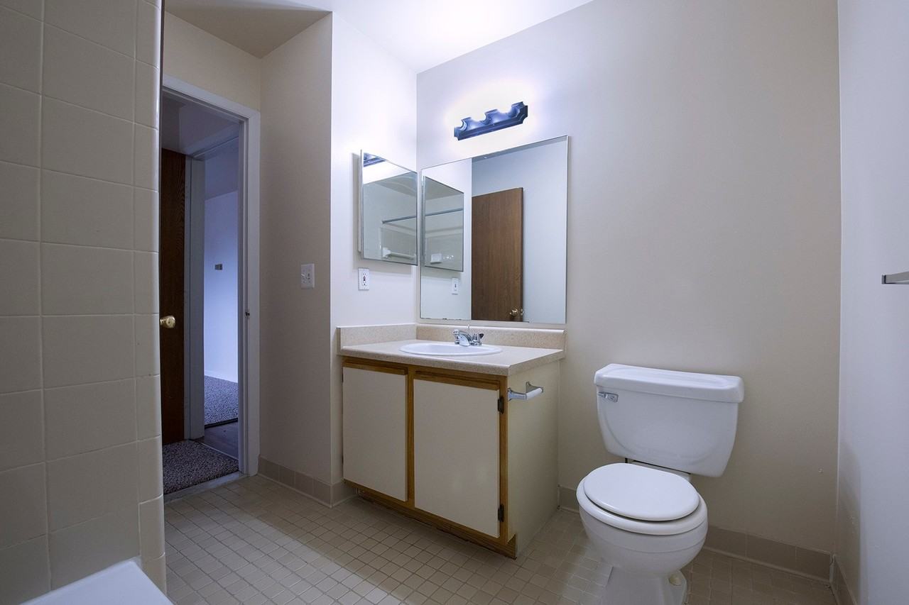 Wilderness Park Apartments - Photo 4 of 15