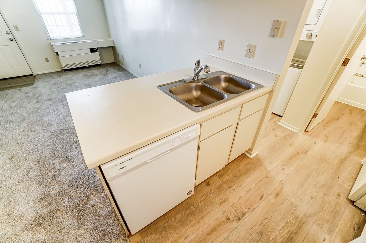 150 - SAWMILL PLACE - Photo 4 of 6