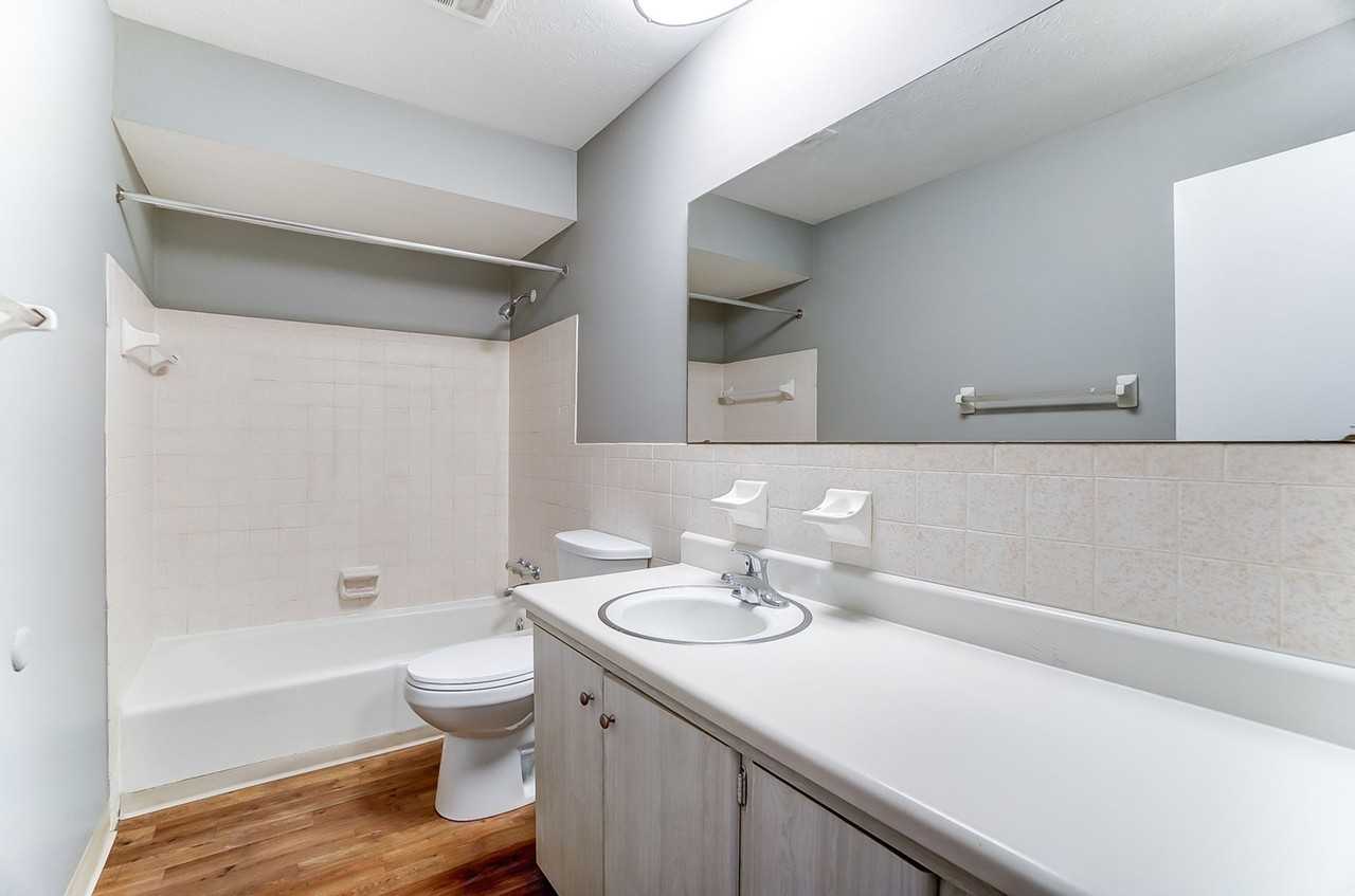 WOODVIEW PLAZA - Photo 3 of 10