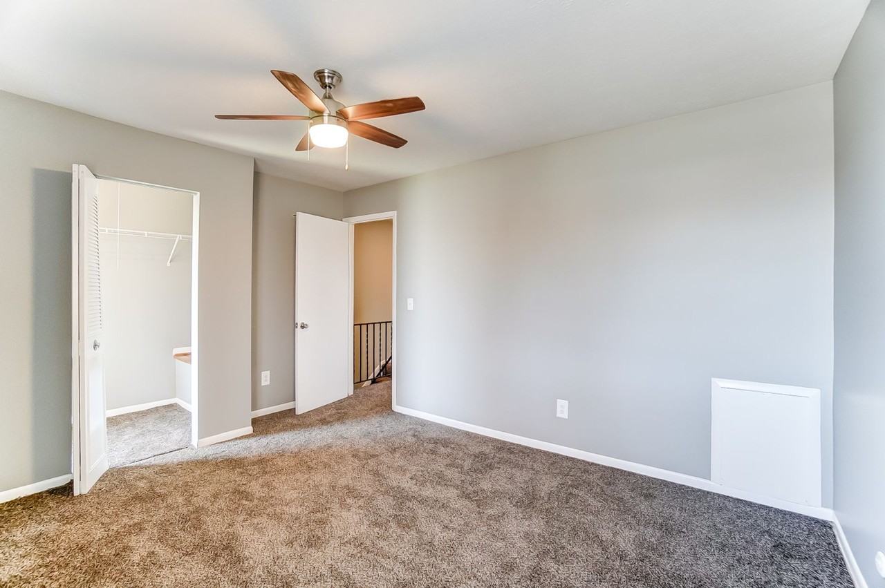 WOODVIEW PLAZA - Photo 4 of 10