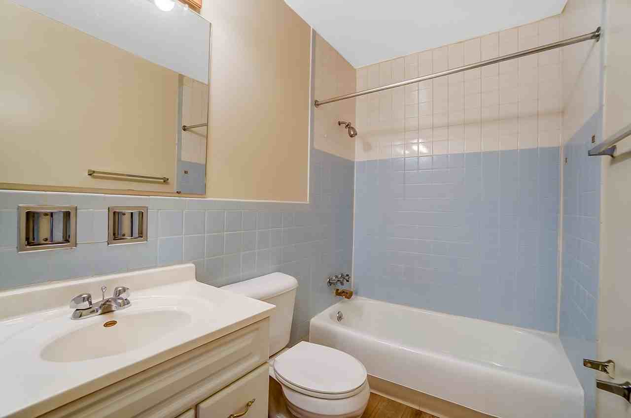 530 - JAMES PLAZA - Photo 3 of 4