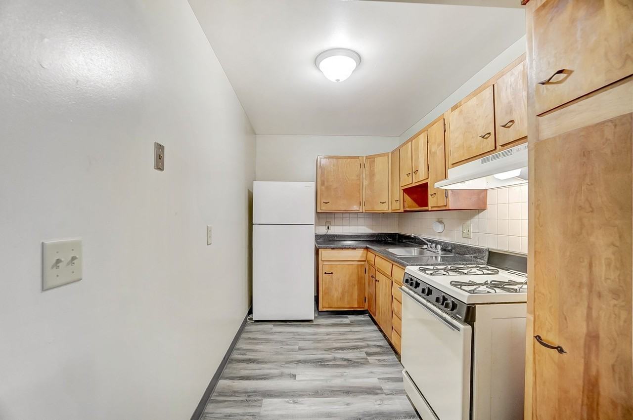 540 - KARL PLAZA - Photo 2 of 6