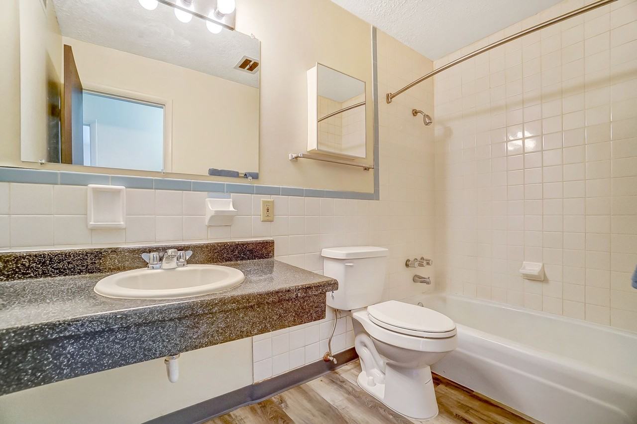 540 - KARL PLAZA - Photo 3 of 6