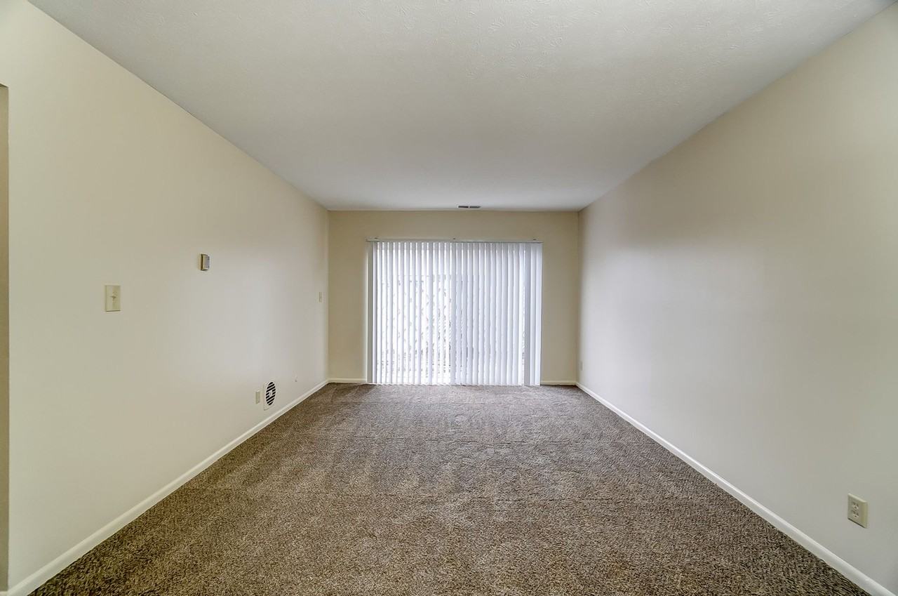 520 - EMBASSY PLAZA - Photo 4 of 5