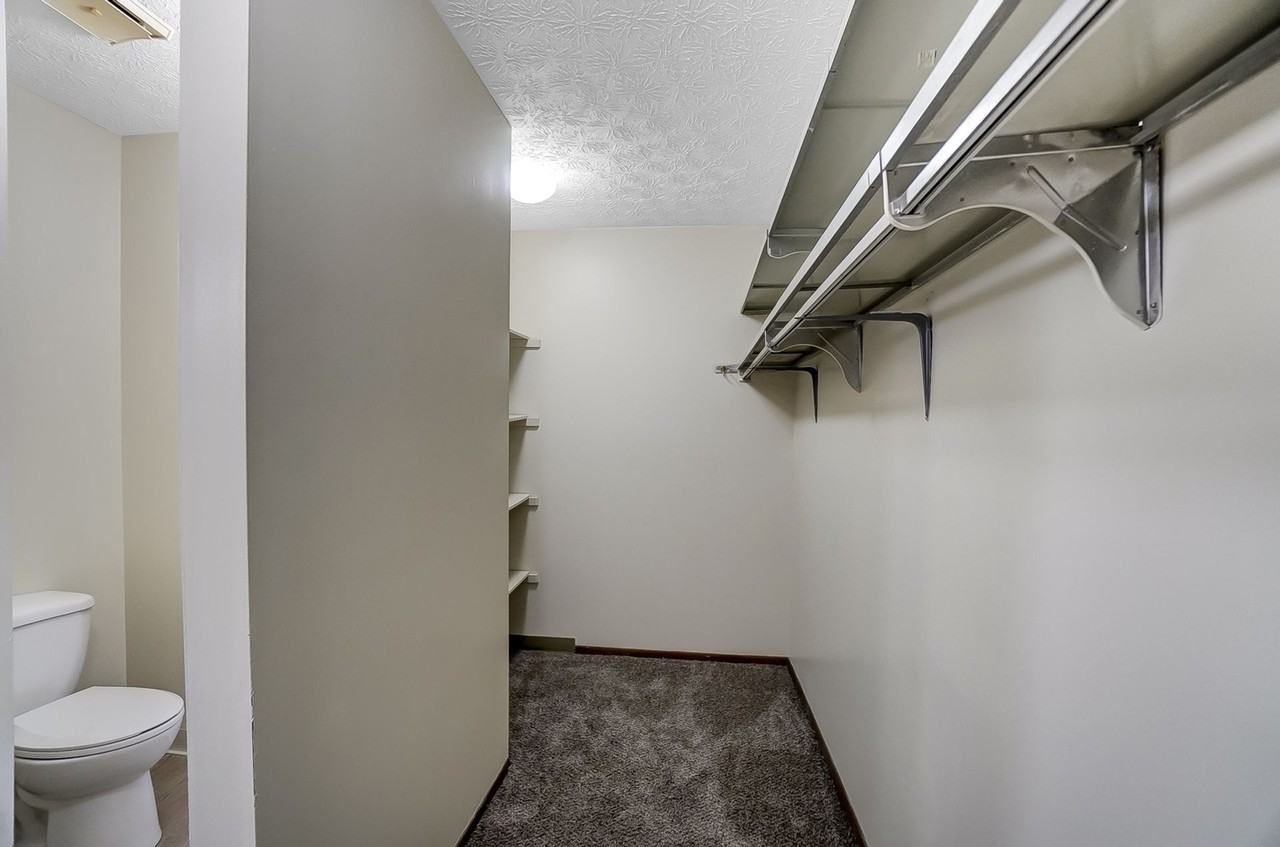 560 - REGENCY PLAZA - Photo 7 of 7