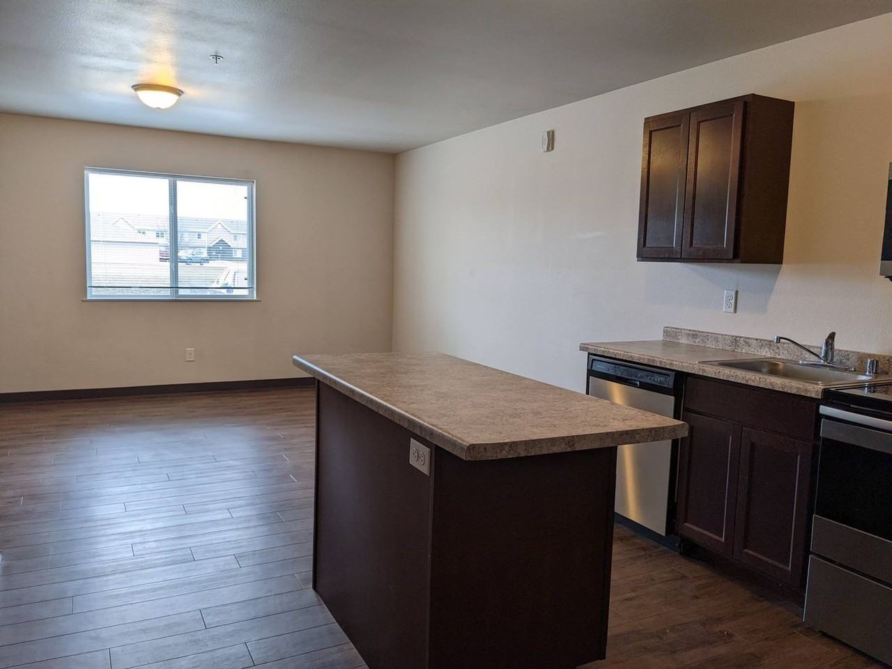 Park West apartments - Photo 2 of 6