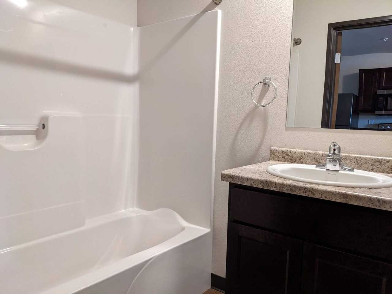 Park West apartments - Photo 3 of 6