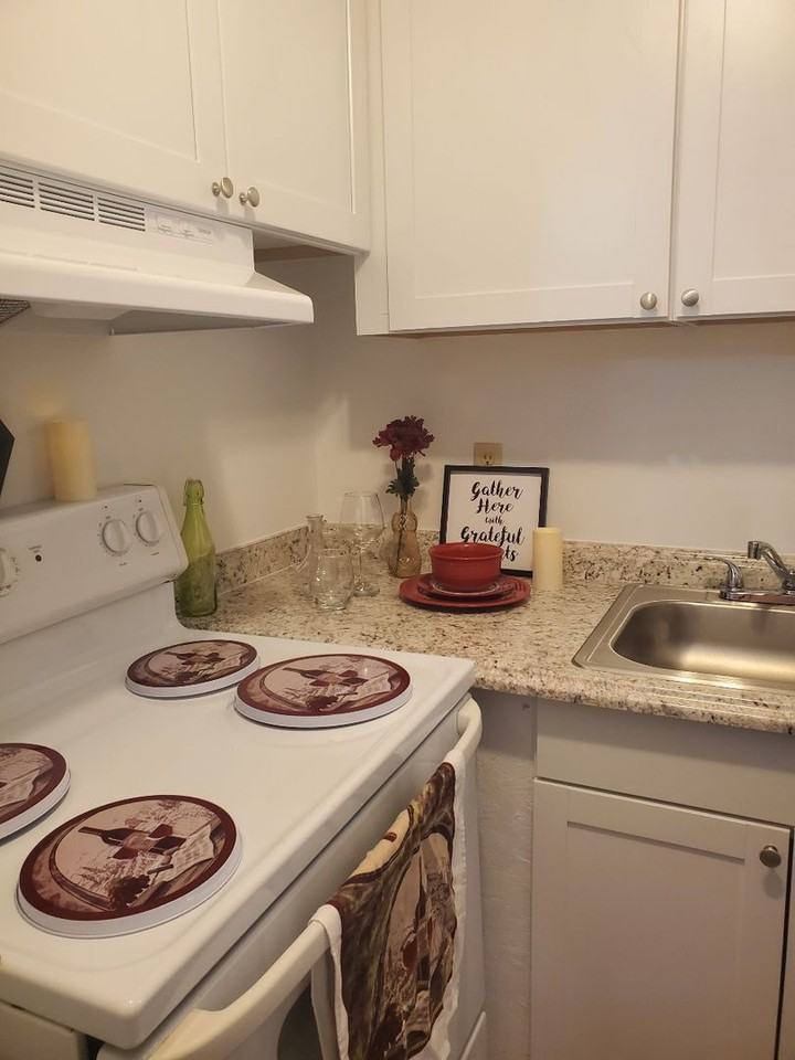 Evergreen Court Apartments - Photo 2 of 44