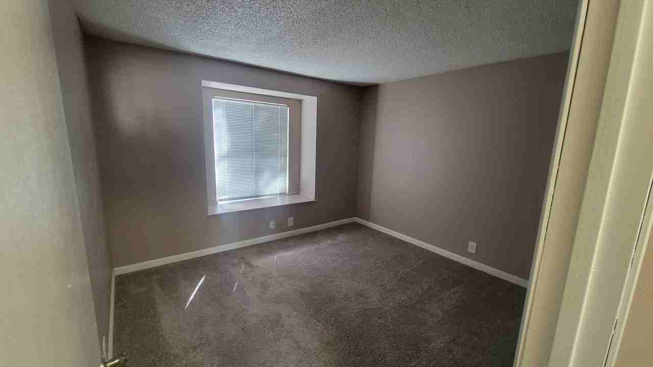 Sunset Springs Apartments - Photo 4 of 27