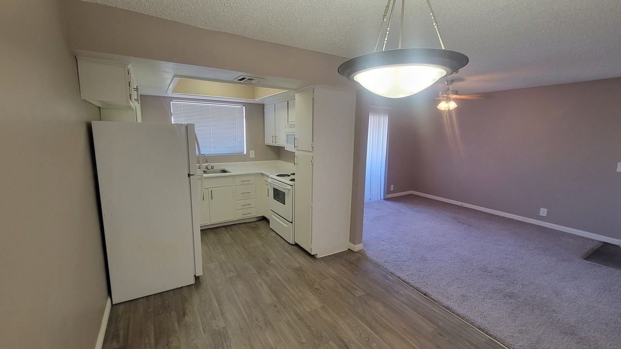 Sunset Springs Apartments - Photo 5 of 27