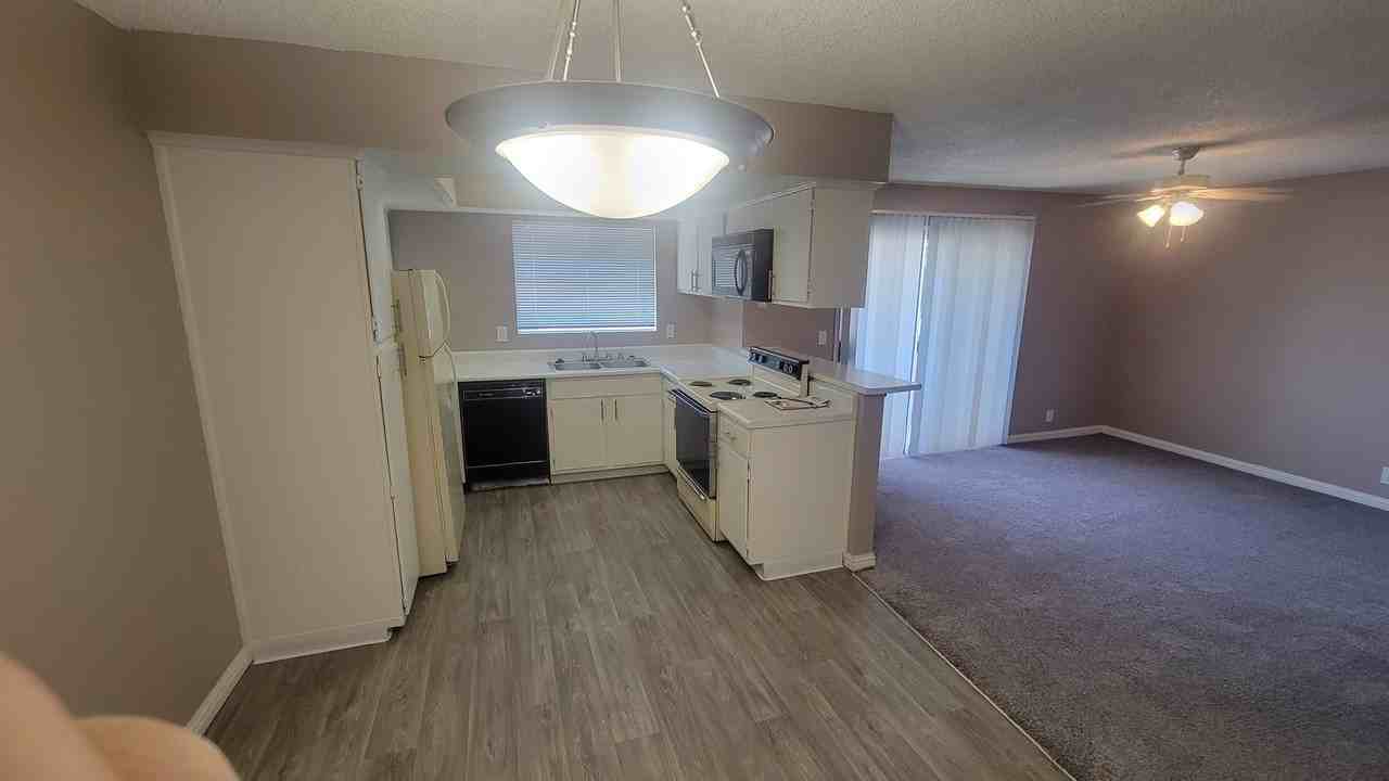 Sunset Springs Apartments - Photo 7 of 27