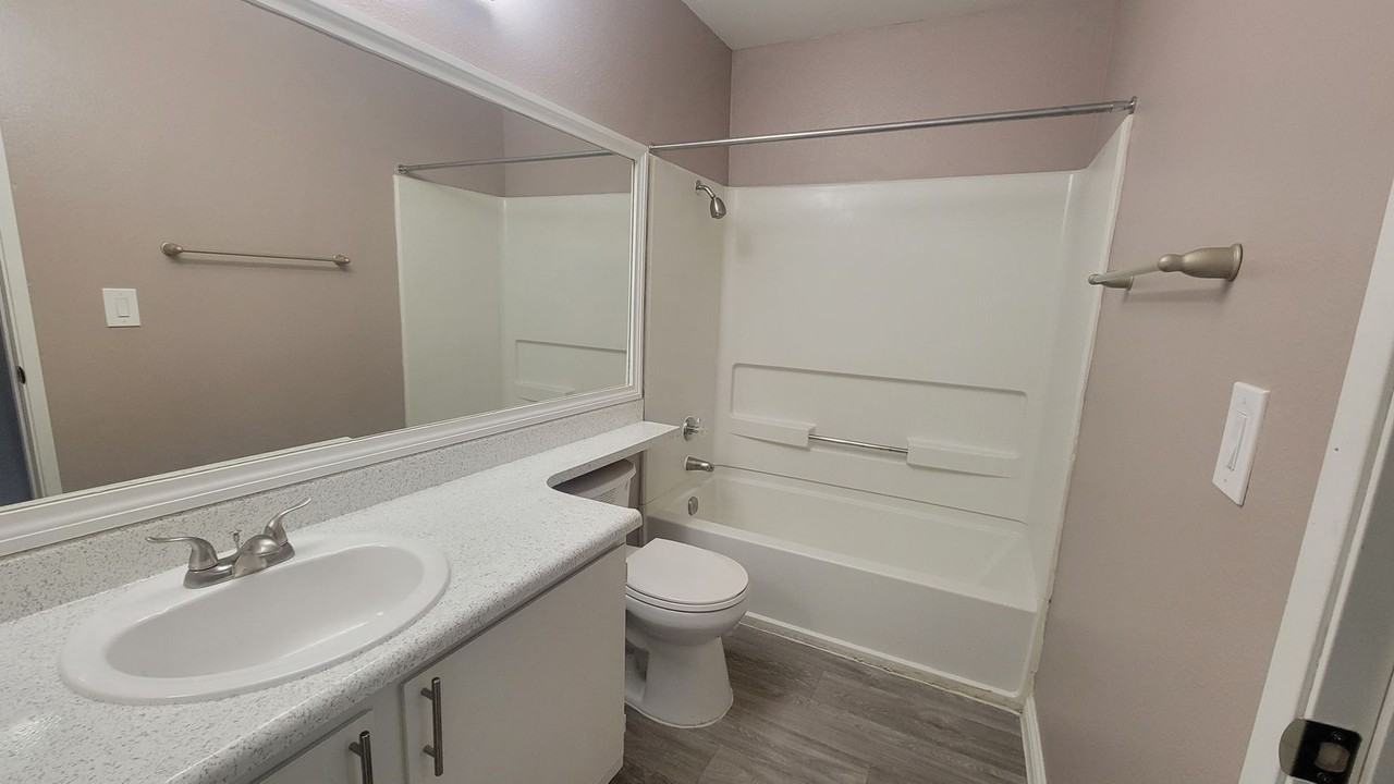 Sunset Springs Apartments - Photo 5 of 9