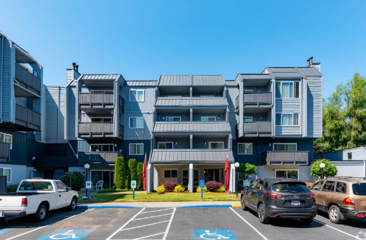 Oak Terrace - Photo 2 of 14