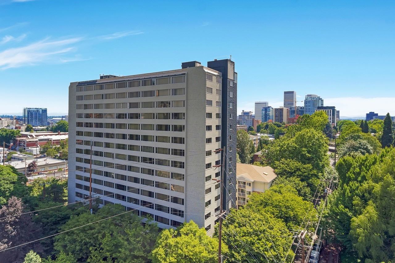 Goose Hollow Tower - Photo 2 of 24