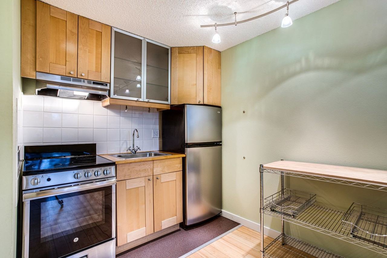 11 SW Curry St. - Photo 2 of 12