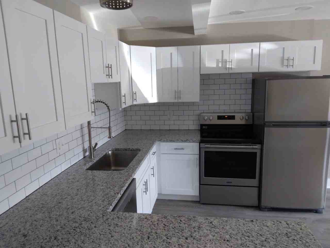 225 E. 20th Street - Photo 5 of 31