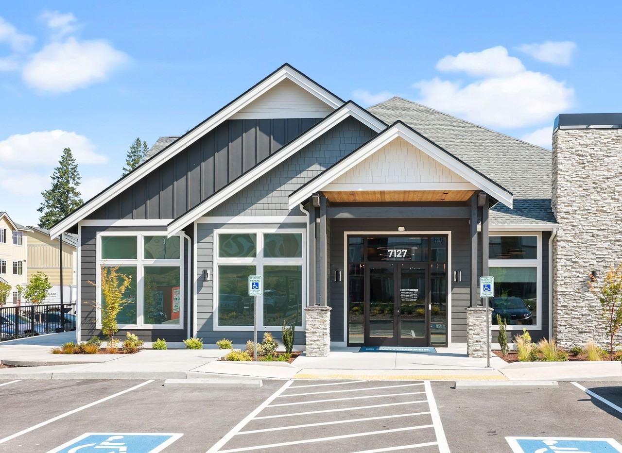 Switchback - Photo 4 of 32