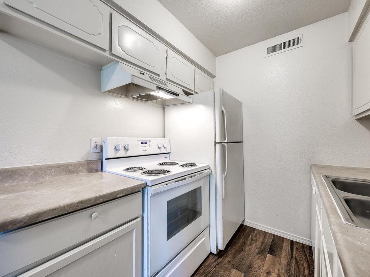 Flats @ 139 - Photo 3 of 30