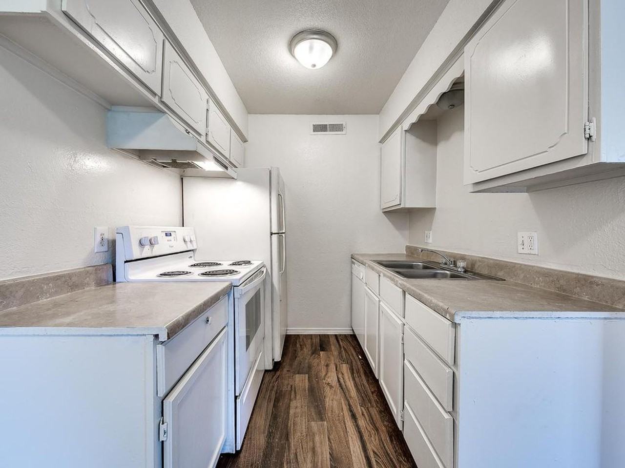 Flats @ 139 - Photo 5 of 30