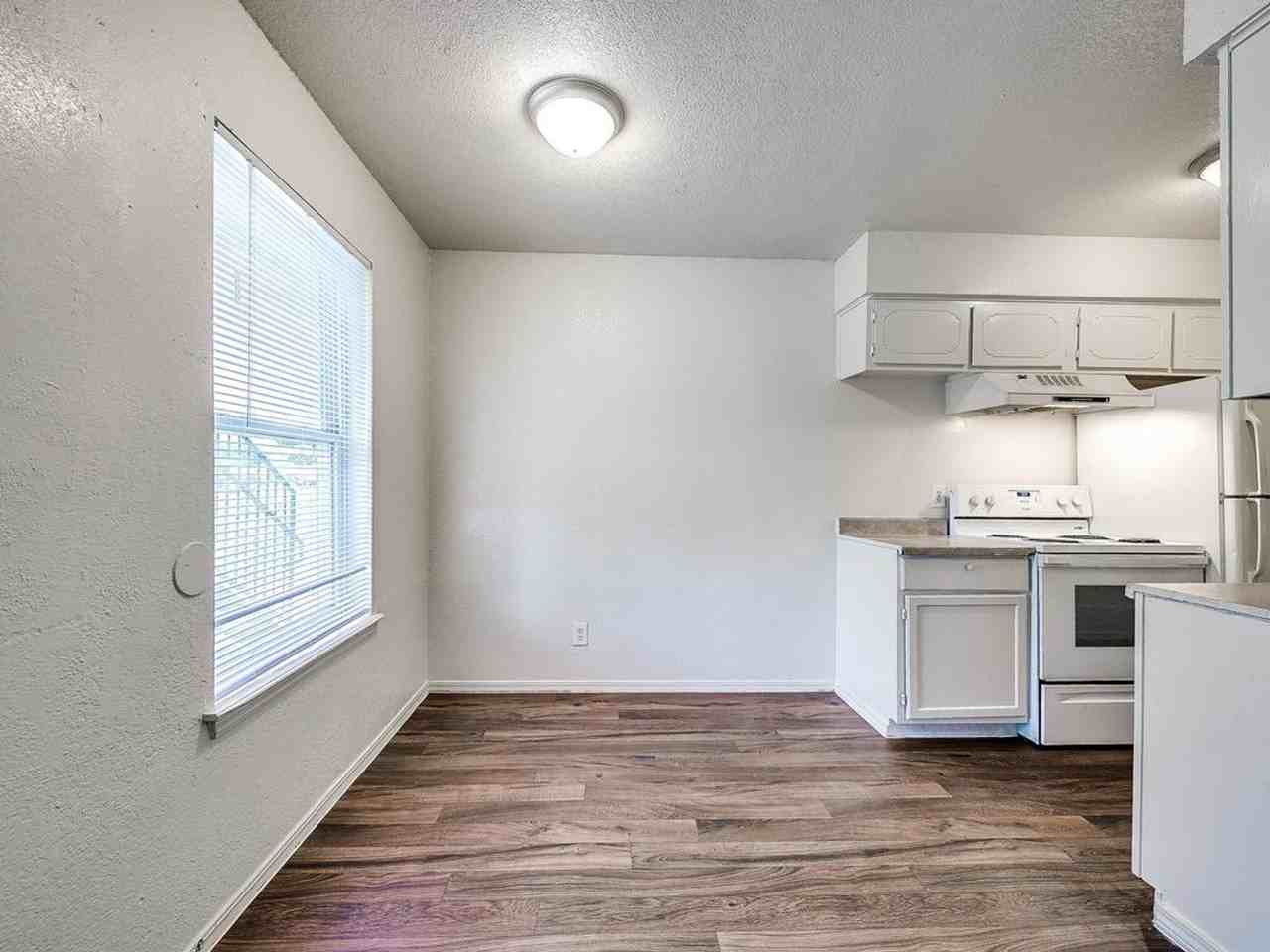 Flats @ 139 - Photo 7 of 30