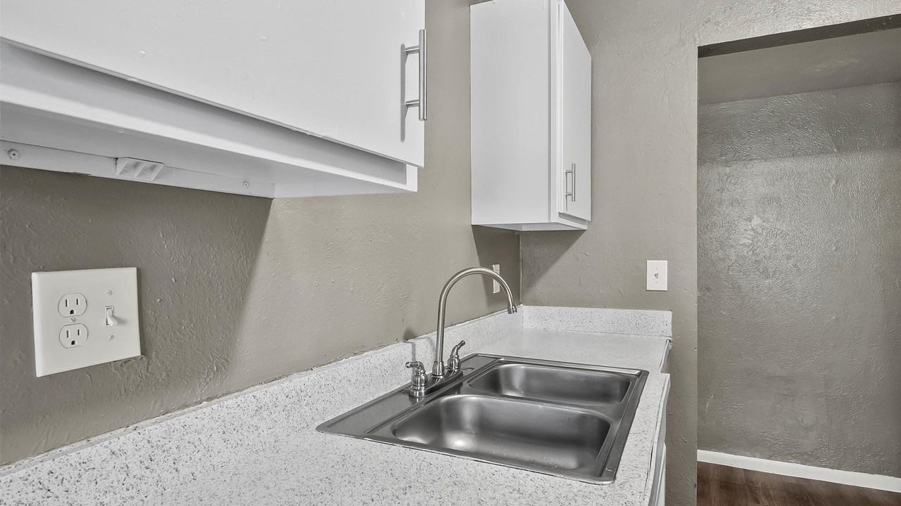 Madison Park Apartments - Photo 2 of 16