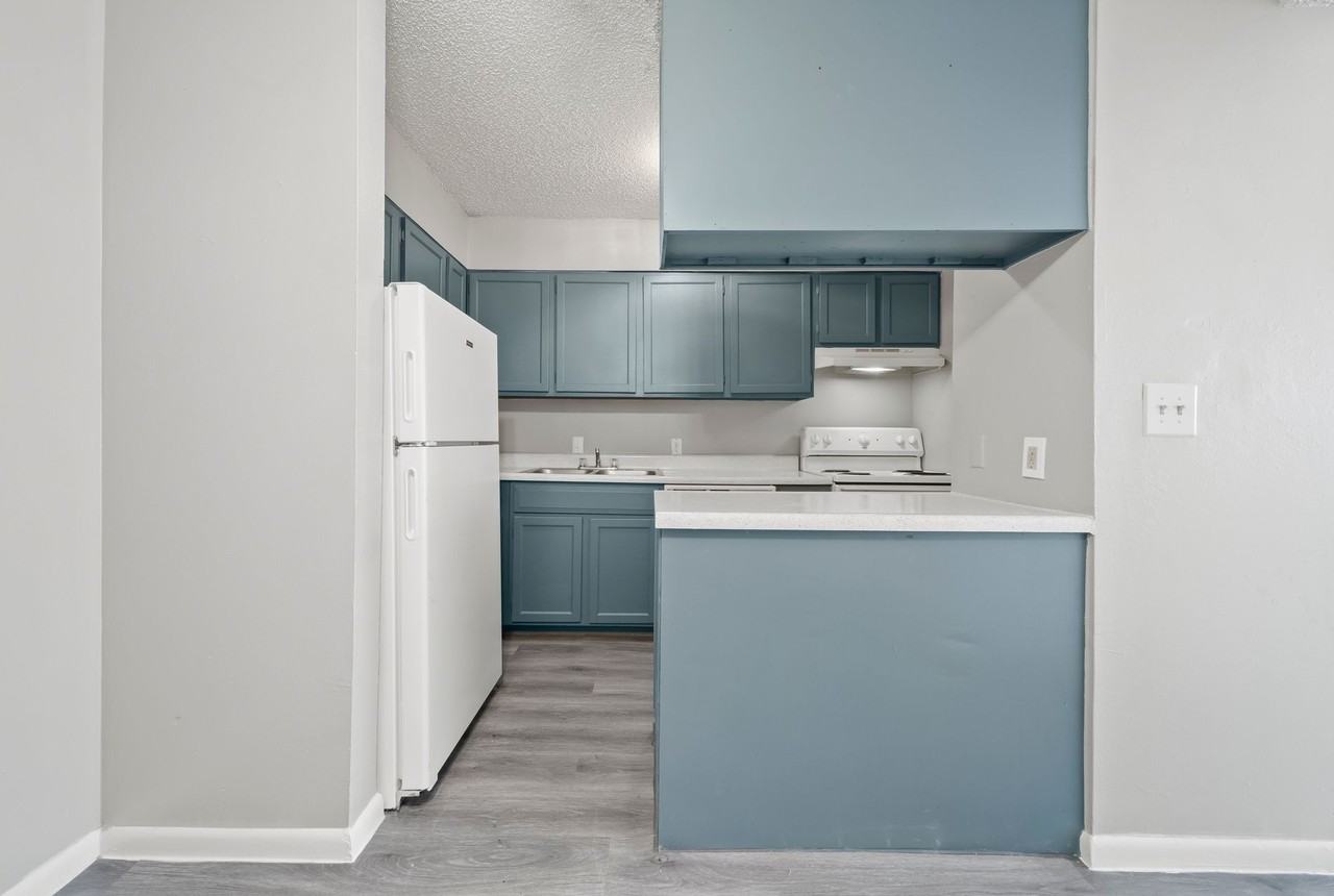 Meadowbrook Apartments - Photo 4 of 29