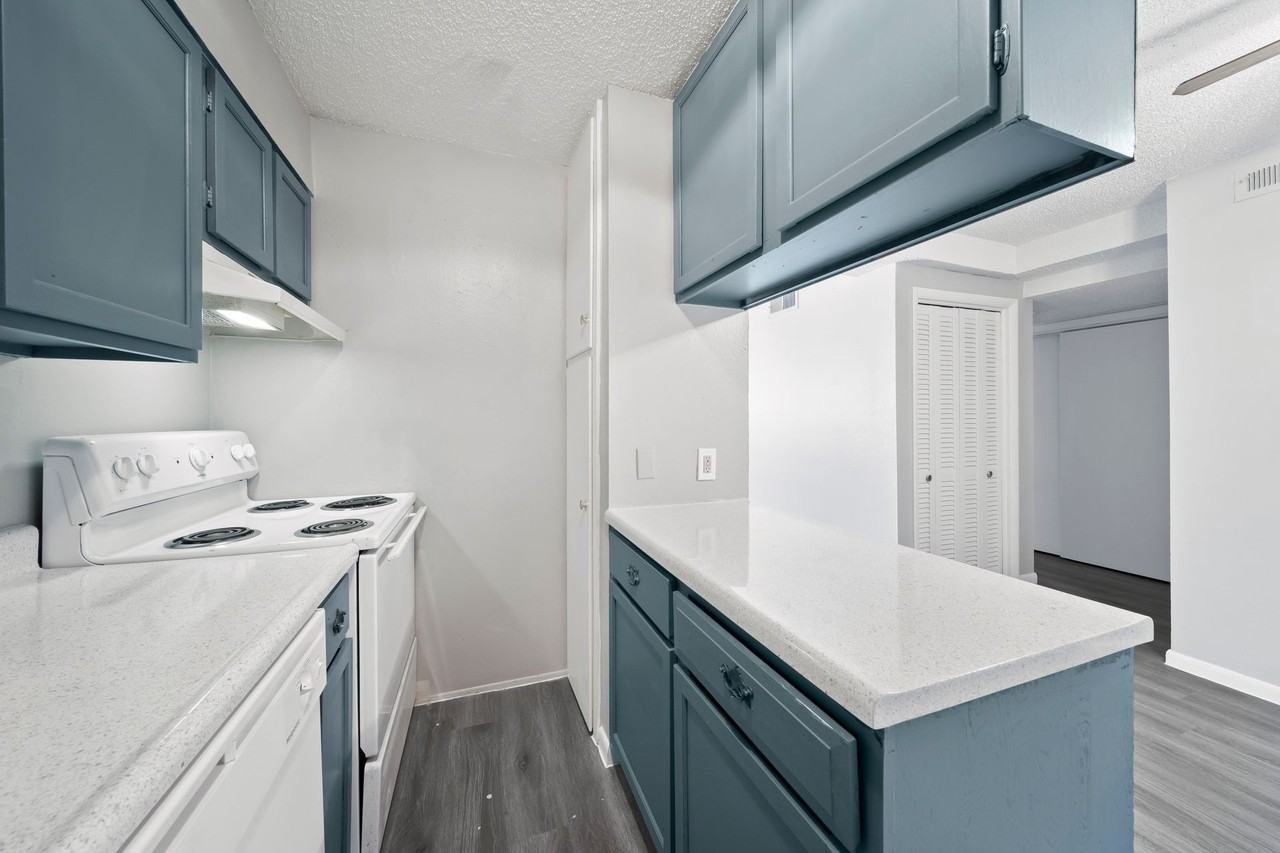 Meadowbrook Apartments - Photo 5 of 29