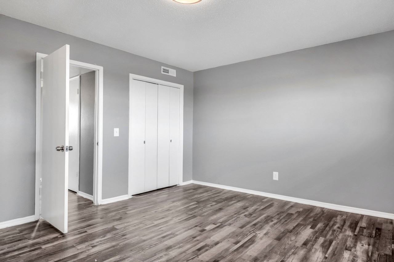 Quail Plaza Apartments - Photo 4 of 11