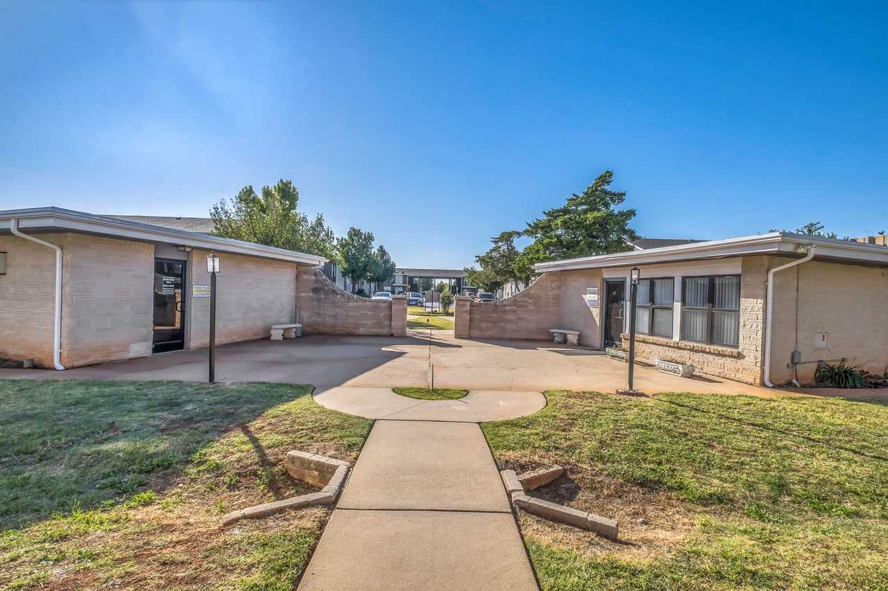 Quail Plaza Apartments - Photo 3 of 12