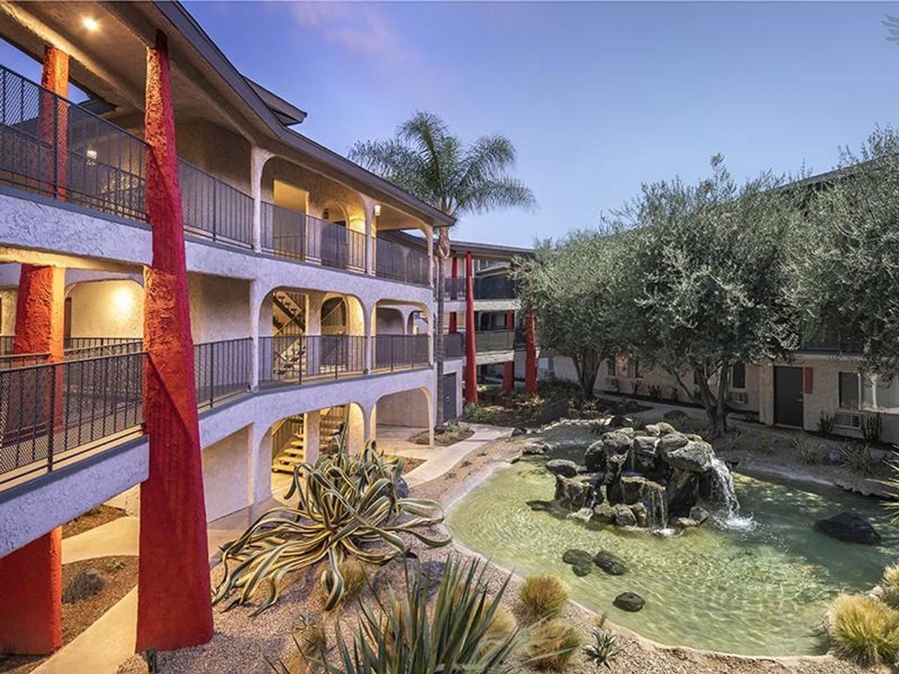 Luxe 1801 - Photo 3 of 50