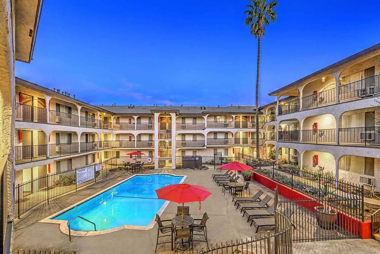 Luxe 1801 - Photo 6 of 50