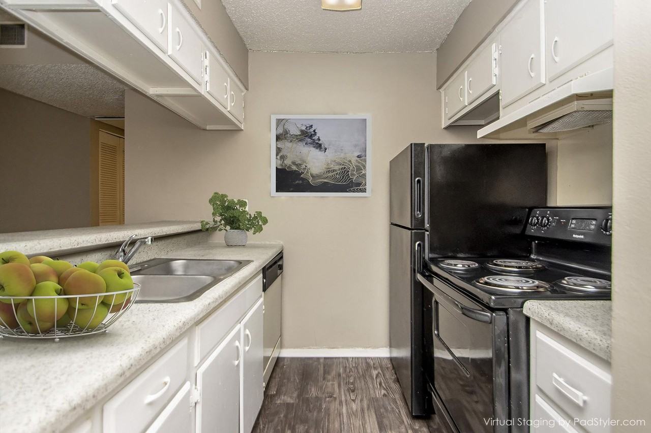 Barrington Hills Apartments - Photo 7 of 36