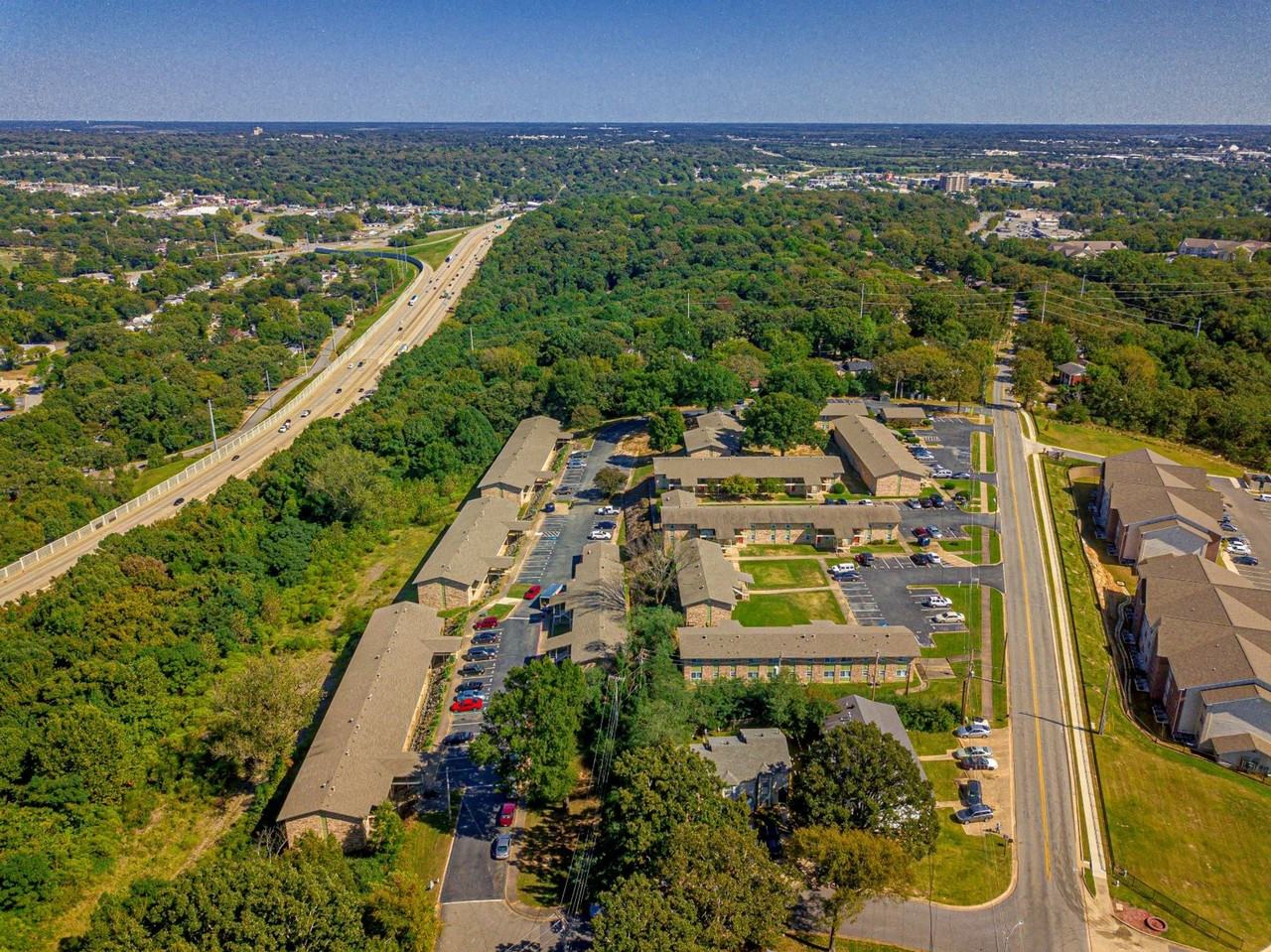 West Scenic Apartments - Photo 2 of 37
